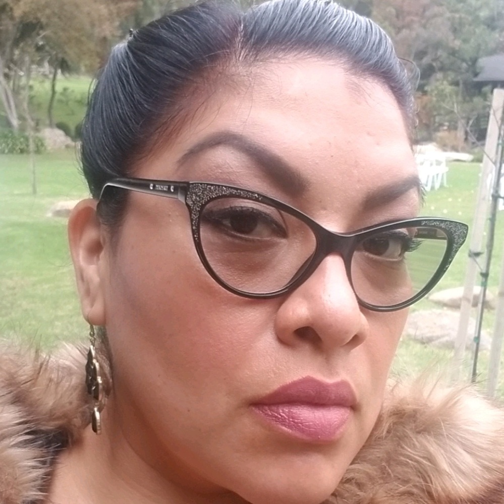 Meet your Posher, Claudia